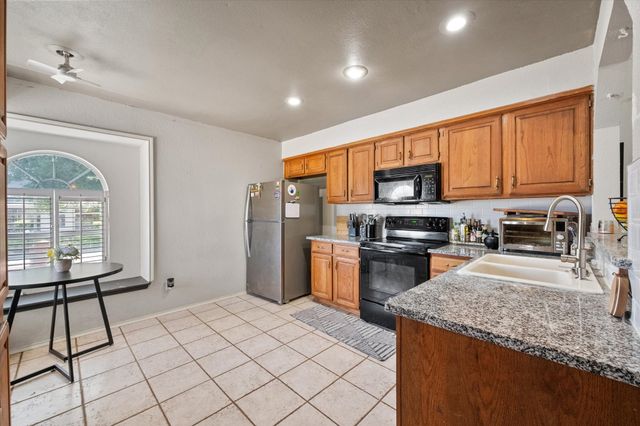 6716 Copperwood Court, Arlington, TX 76001