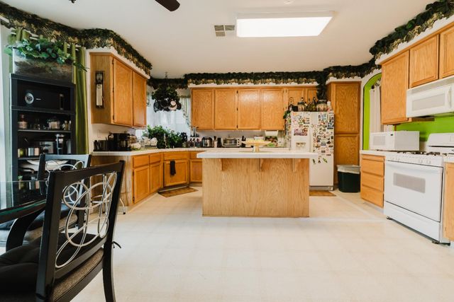 8825 Sheldon Creek Dr, Elk Grove, CA 95624