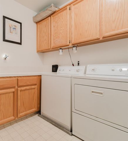 8825 Sheldon Creek Dr, Elk Grove, CA 95624