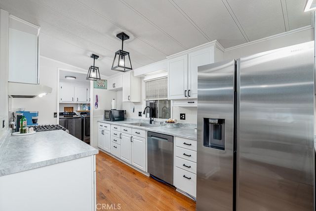 1300 W Menlo Avenue 155, Hemet, CA 92543