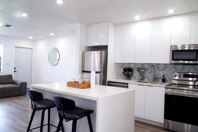 521 NW 20th Ave, Fort Lauderdale, FL 33311