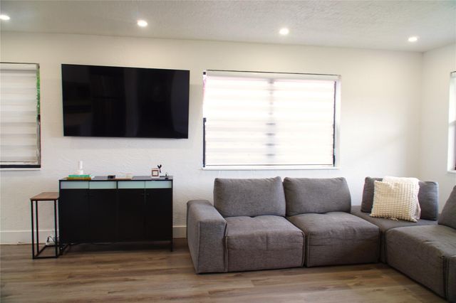 521 NW 20th Ave, Fort Lauderdale, FL 33311