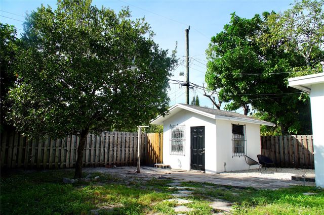 521 NW 20th Ave, Fort Lauderdale, FL 33311