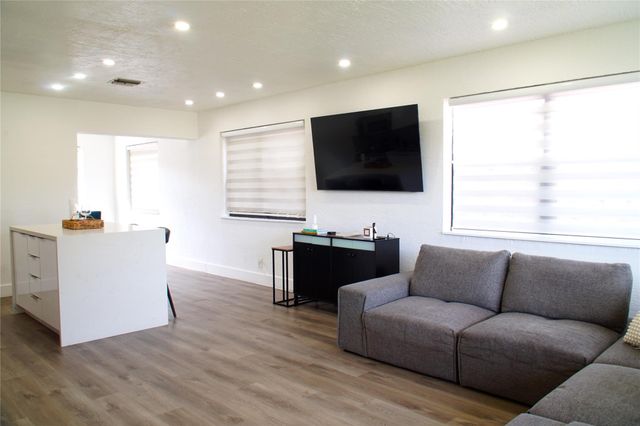 521 NW 20th Ave, Fort Lauderdale, FL 33311