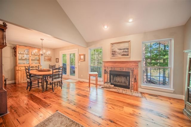 1083 Chestnut Lane, South Lyon, MI 48178