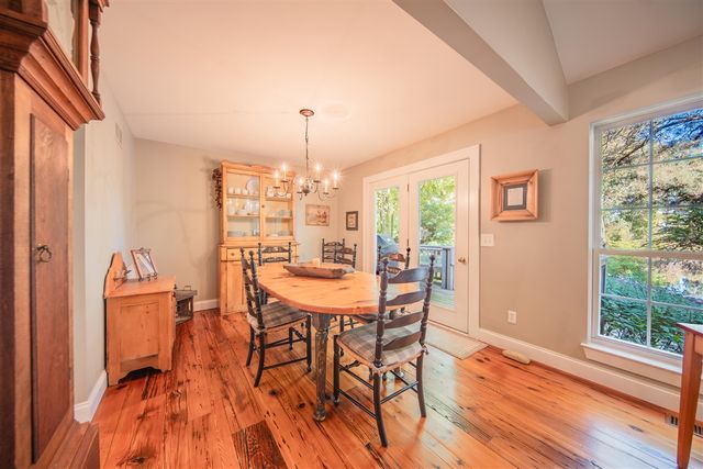 1083 Chestnut Lane, South Lyon, MI 48178