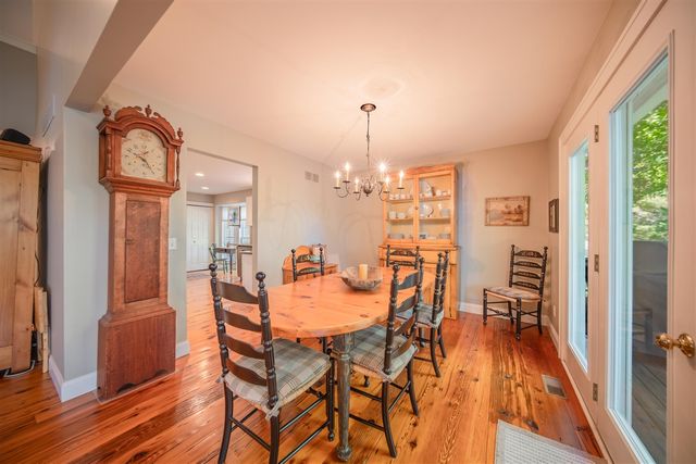 1083 Chestnut Lane, South Lyon, MI 48178