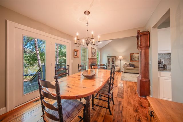 1083 Chestnut Lane, South Lyon, MI 48178