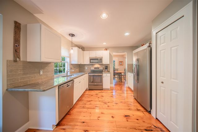 1083 Chestnut Lane, South Lyon, MI 48178