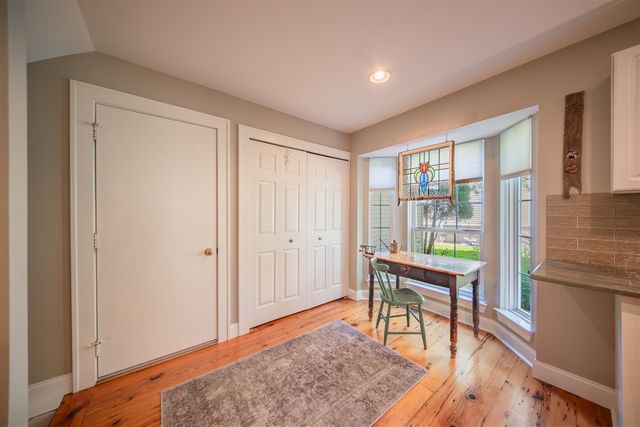 1083 Chestnut Lane, South Lyon, MI 48178