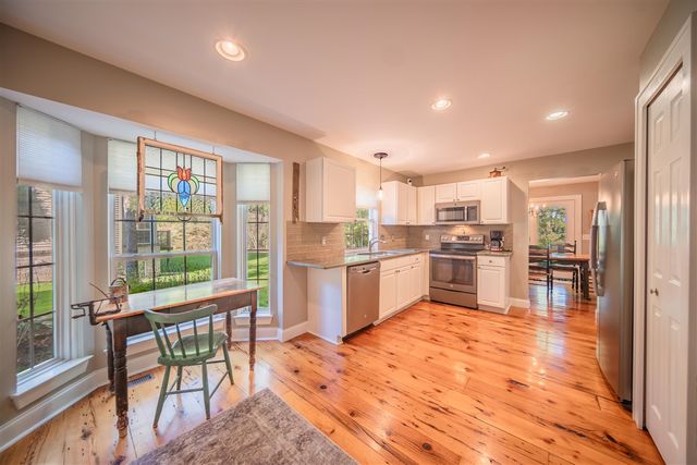 1083 Chestnut Lane, South Lyon, MI 48178