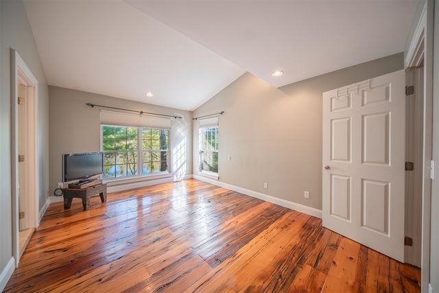 1083 Chestnut Lane, South Lyon, MI 48178
