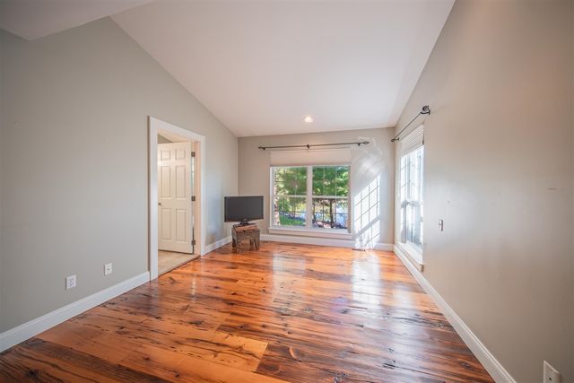 1083 Chestnut Lane, South Lyon, MI 48178