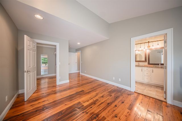 1083 Chestnut Lane, South Lyon, MI 48178