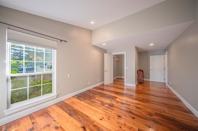 1083 Chestnut Lane, South Lyon, MI 48178