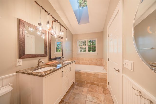1083 Chestnut Lane, South Lyon, MI 48178