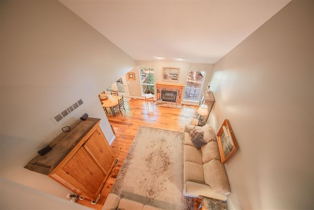 1083 Chestnut Lane, South Lyon, MI 48178