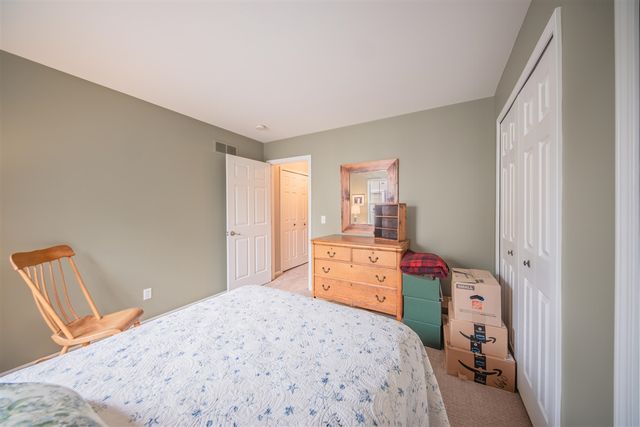 1083 Chestnut Lane, South Lyon, MI 48178
