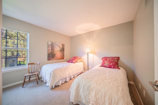 1083 Chestnut Lane, South Lyon, MI 48178