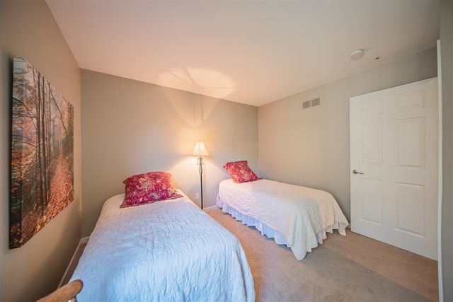 1083 Chestnut Lane, South Lyon, MI 48178