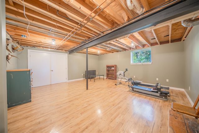 1083 Chestnut Lane, South Lyon, MI 48178