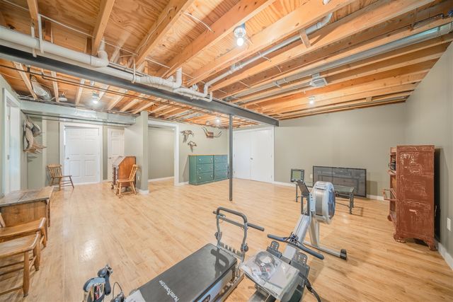1083 Chestnut Lane, South Lyon, MI 48178