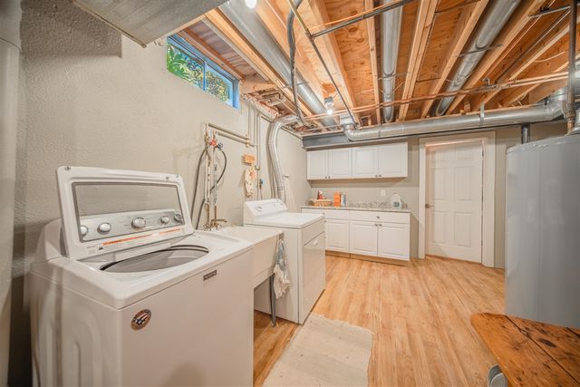 1083 Chestnut Lane, South Lyon, MI 48178