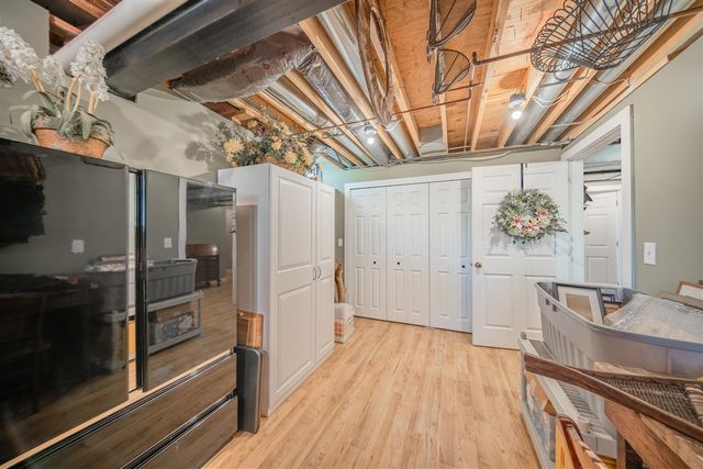 1083 Chestnut Lane, South Lyon, MI 48178