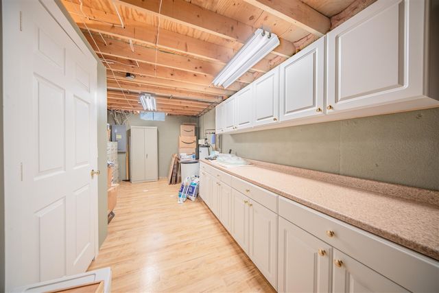 1083 Chestnut Lane, South Lyon, MI 48178