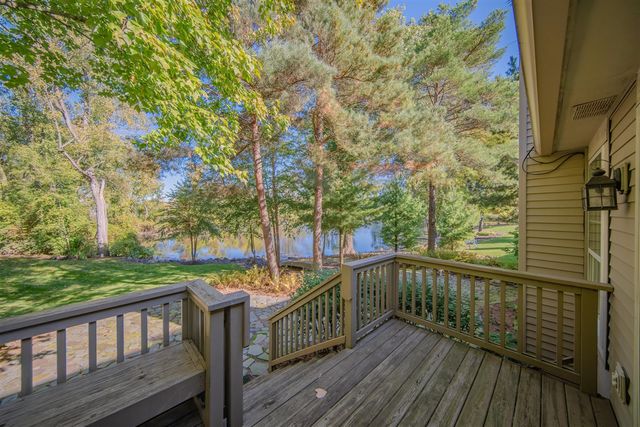 1083 Chestnut Lane, South Lyon, MI 48178