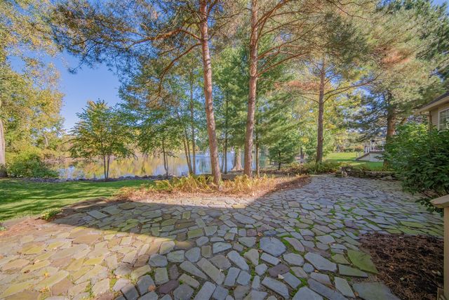 1083 Chestnut Lane, South Lyon, MI 48178