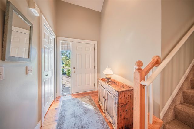 1083 Chestnut Lane, South Lyon, MI 48178