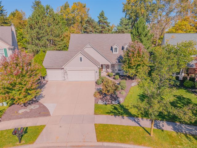 1083 Chestnut Lane, South Lyon, MI 48178