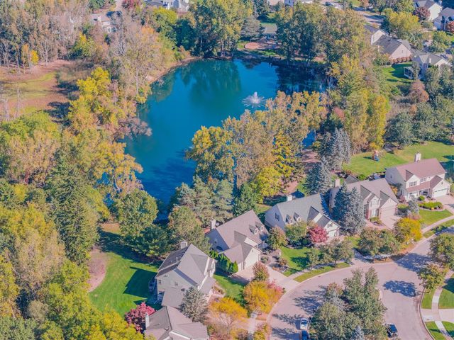 1083 Chestnut Lane, South Lyon, MI 48178