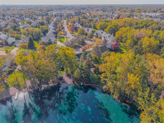 1083 Chestnut Lane, South Lyon, MI 48178