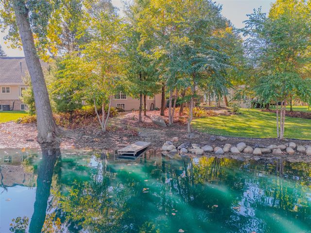 1083 Chestnut Lane, South Lyon, MI 48178
