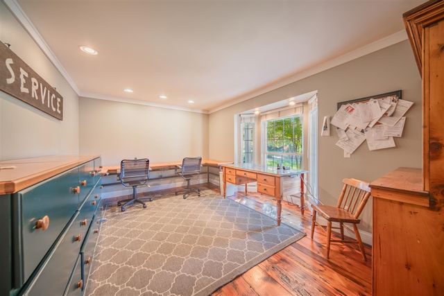 1083 Chestnut Lane, South Lyon, MI 48178
