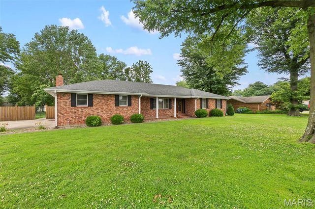 218 Thomas Drive, Sikeston, MO 63801