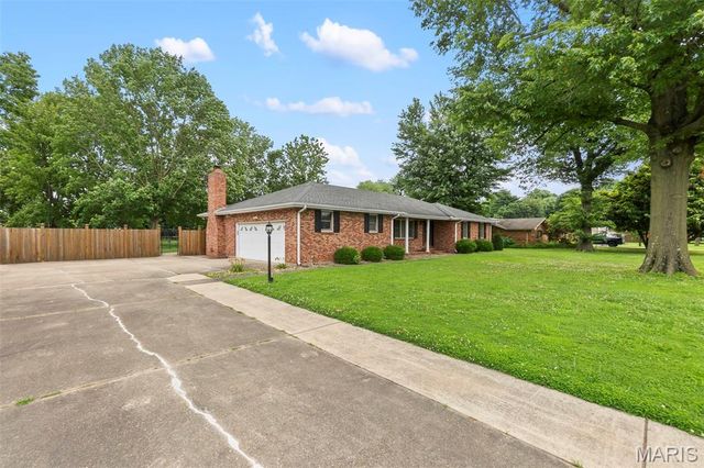 218 Thomas Drive, Sikeston, MO 63801