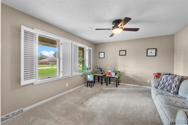 218 Thomas Drive, Sikeston, MO 63801