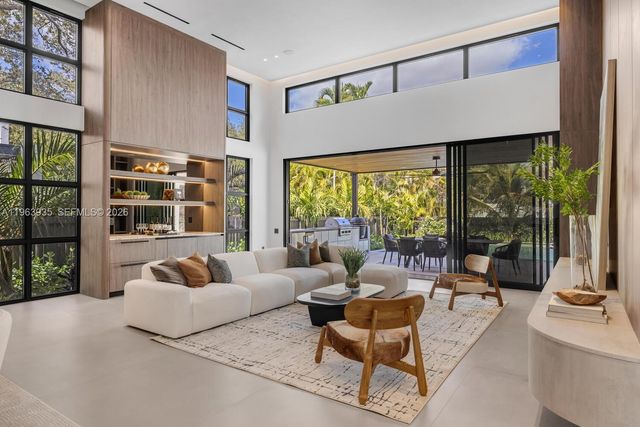 549 NE 95th St, Miami Shores, FL 33138