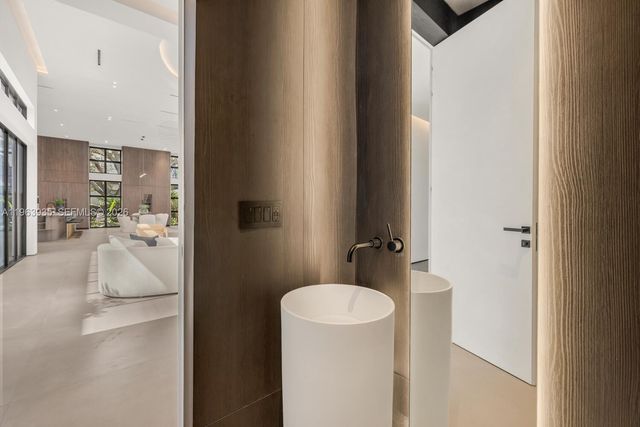 549 NE 95th St, Miami Shores, FL 33138