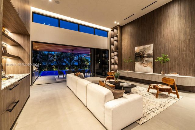 549 NE 95th St, Miami Shores, FL 33138