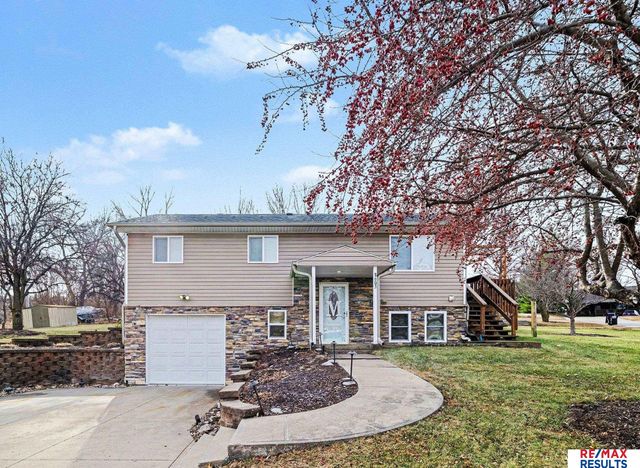 8603 Pine Court, Plattsmouth, NE 68048