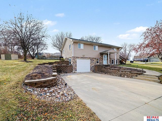8603 Pine Court, Plattsmouth, NE 68048