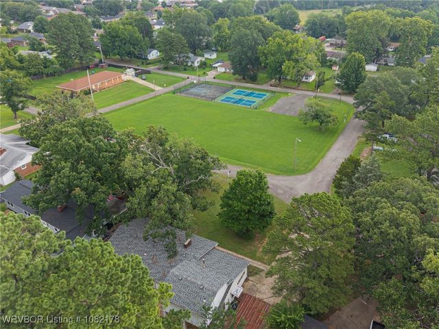 7 Bon Air Street, Van Buren, AR 72956