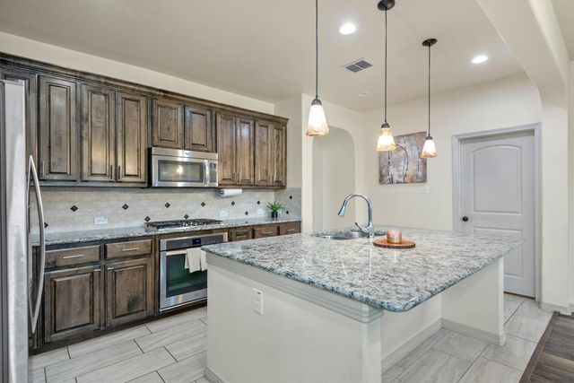 9257 Water Oak Drive, Arlington, TX 76002