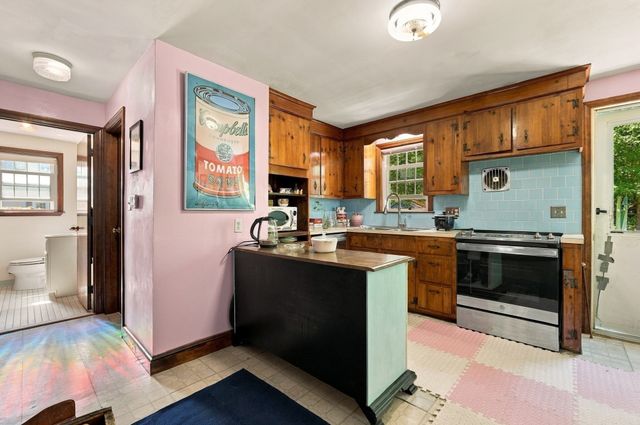 15 Homestead Rd, Middleboro, MA 02346