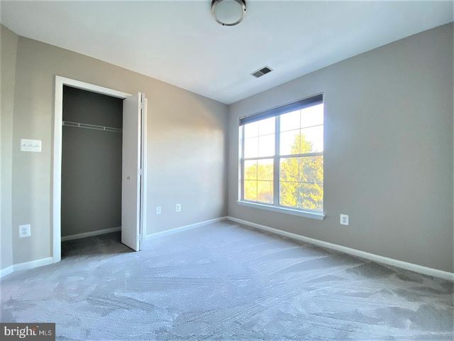 44190 MOSSY BROOK SQ, Ashburn, VA 20147