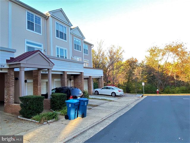 44190 MOSSY BROOK SQ, Ashburn, VA 20147